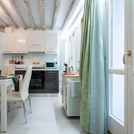 Loving In Venice, 5 Stars Esterno foto