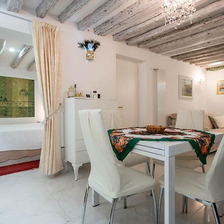 Loving In Venice, 5 Stars Esterno foto