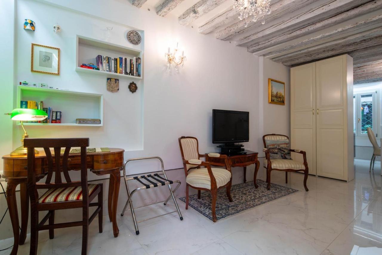 Loving In Venice, 5 Stars Esterno foto