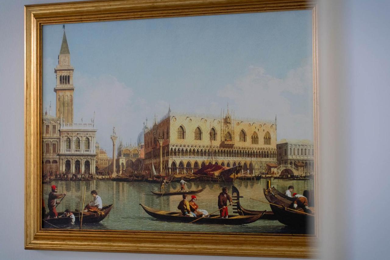 Loving In Venice, 5 Stars Esterno foto
