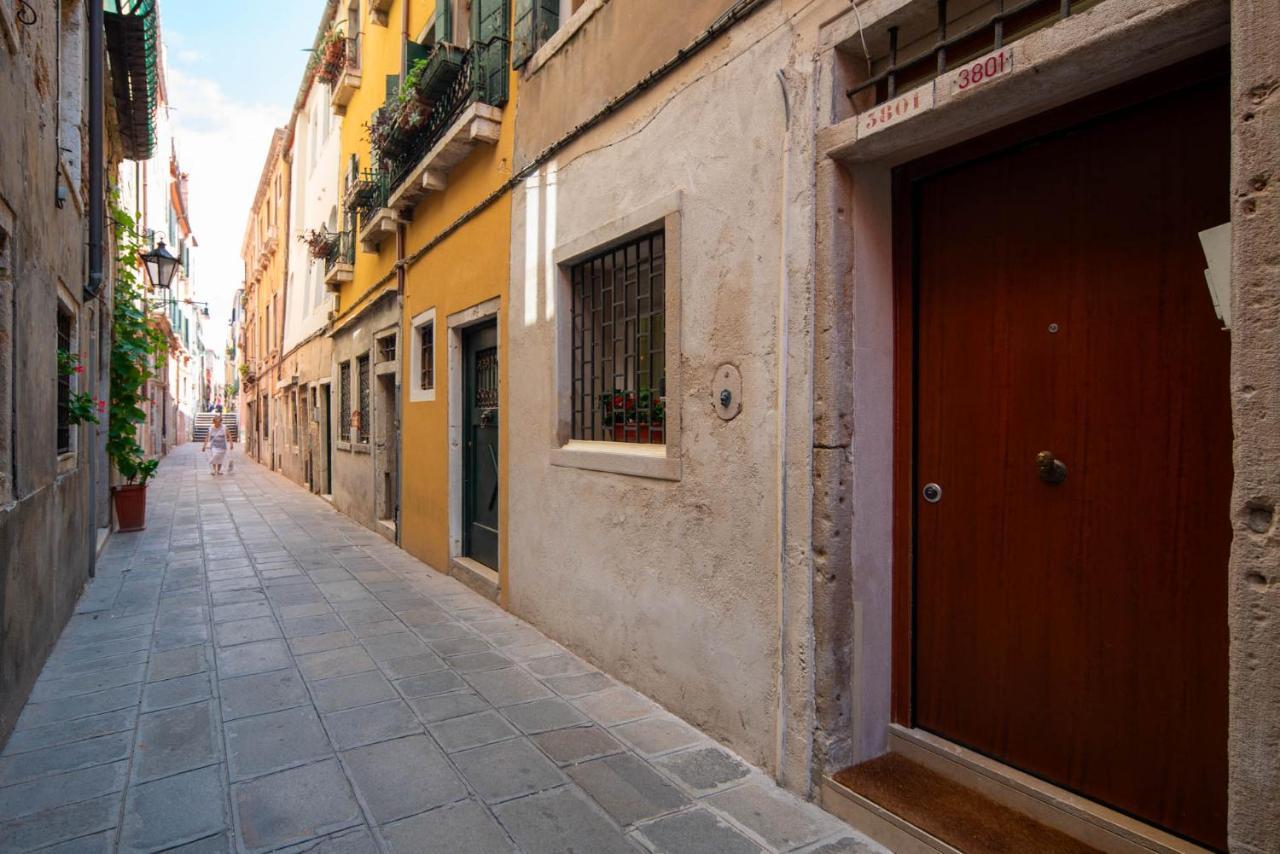 Loving In Venice, 5 Stars Esterno foto
