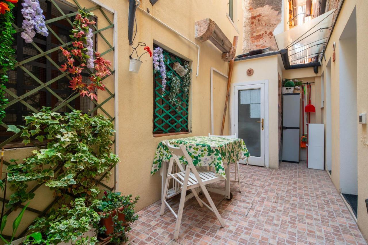 Loving In Venice, 5 Stars Esterno foto