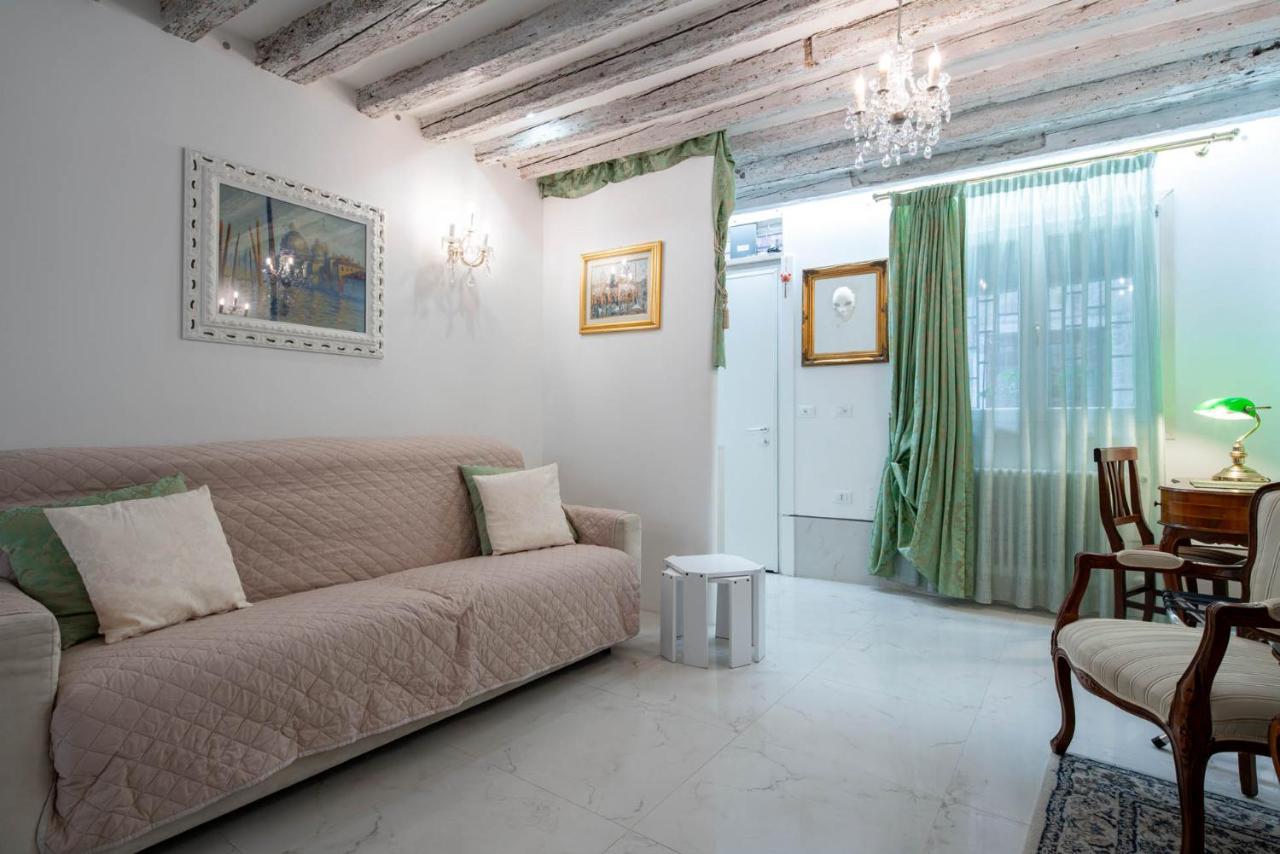 Loving In Venice, 5 Stars Esterno foto