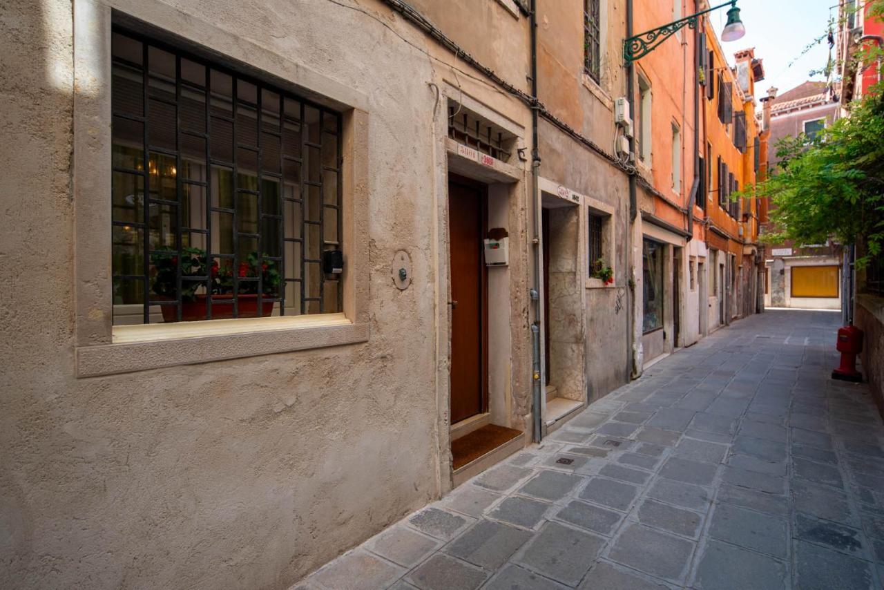 Loving In Venice, 5 Stars Esterno foto