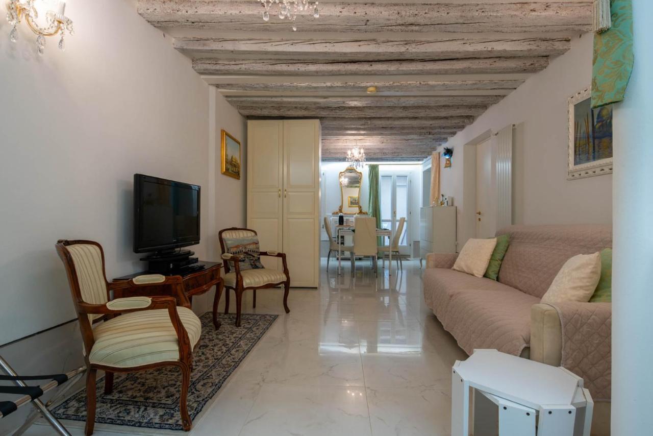 Loving In Venice, 5 Stars Esterno foto