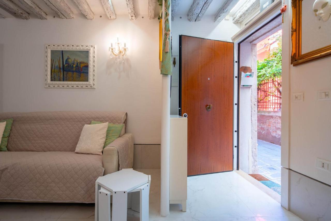 Loving In Venice, 5 Stars Esterno foto