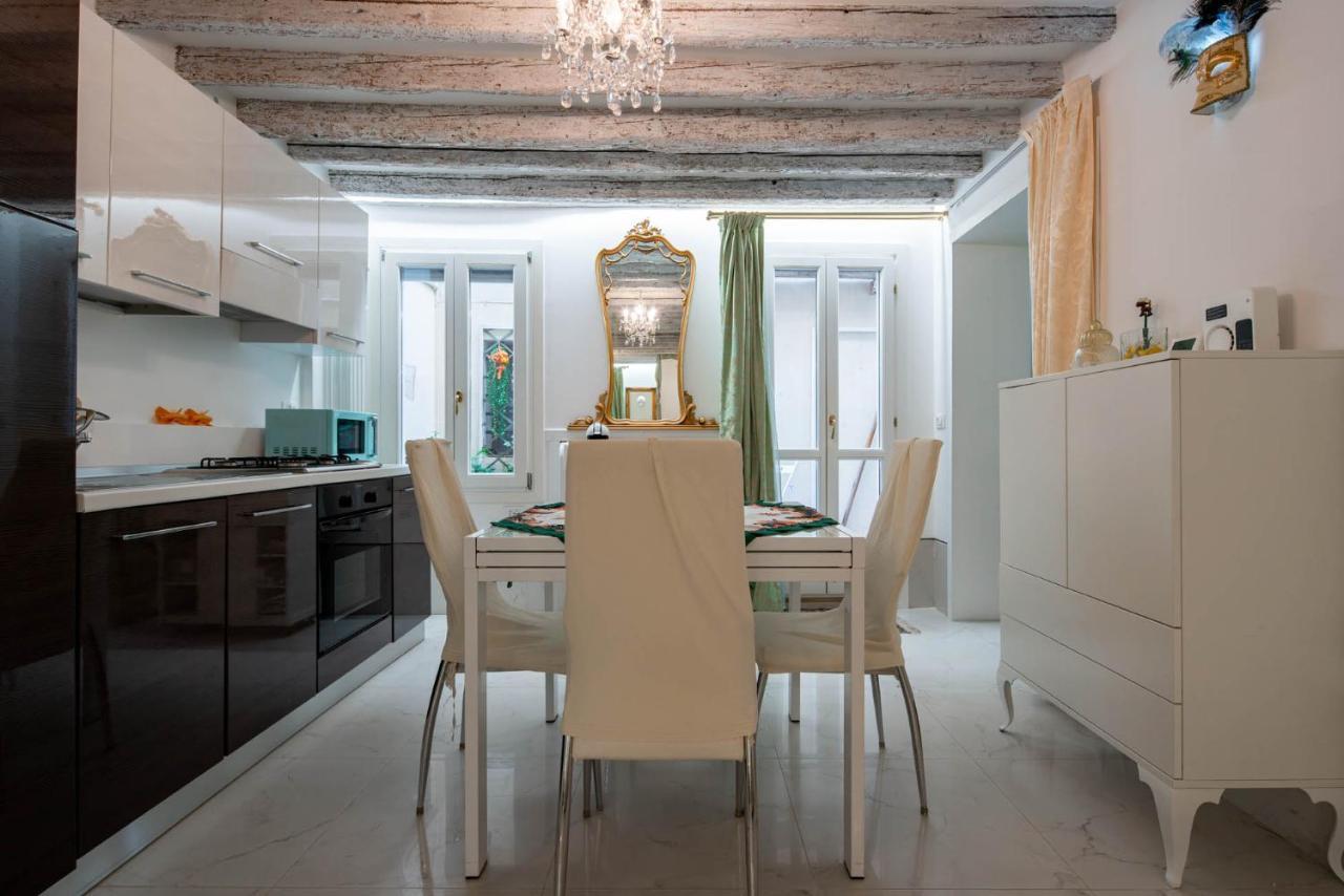 Loving In Venice, 5 Stars Esterno foto