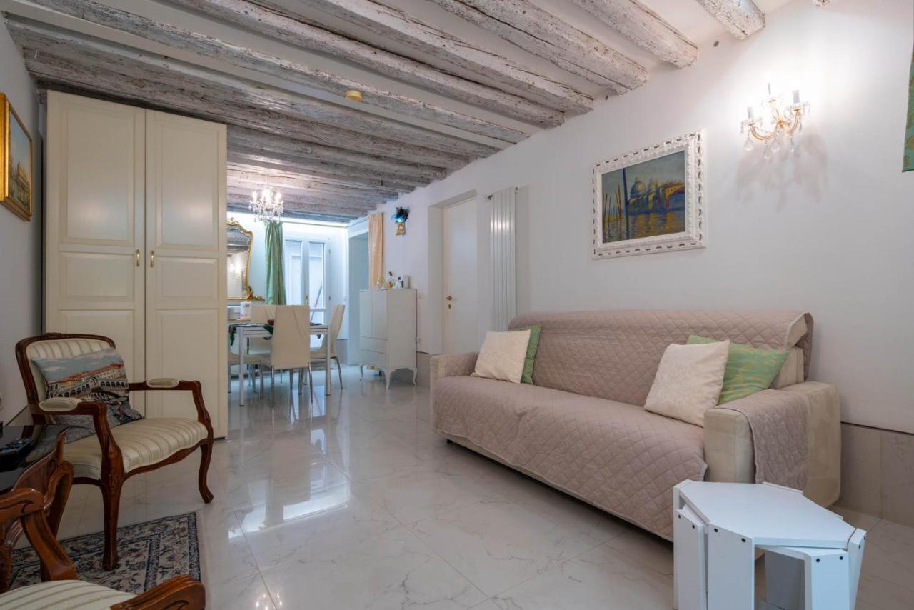 Loving In Venice, 5 Stars Esterno foto