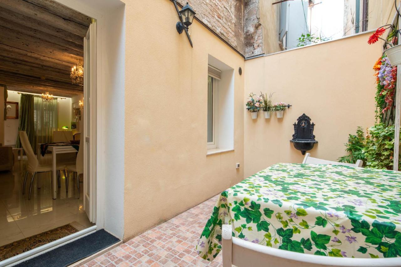 Loving In Venice, 5 Stars Esterno foto